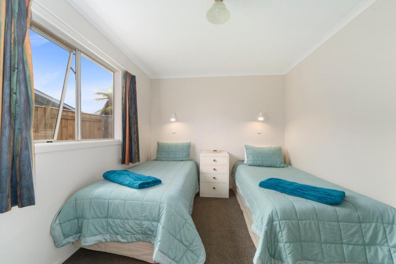 Rainbow Lake House - Lake Taupo Holiday Home المظهر الخارجي الصورة