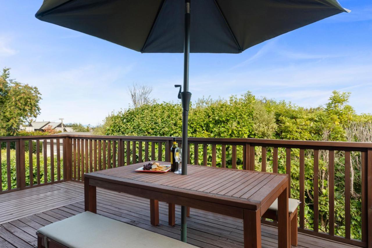 Rainbow Lake House - Lake Taupo Holiday Home المظهر الخارجي الصورة